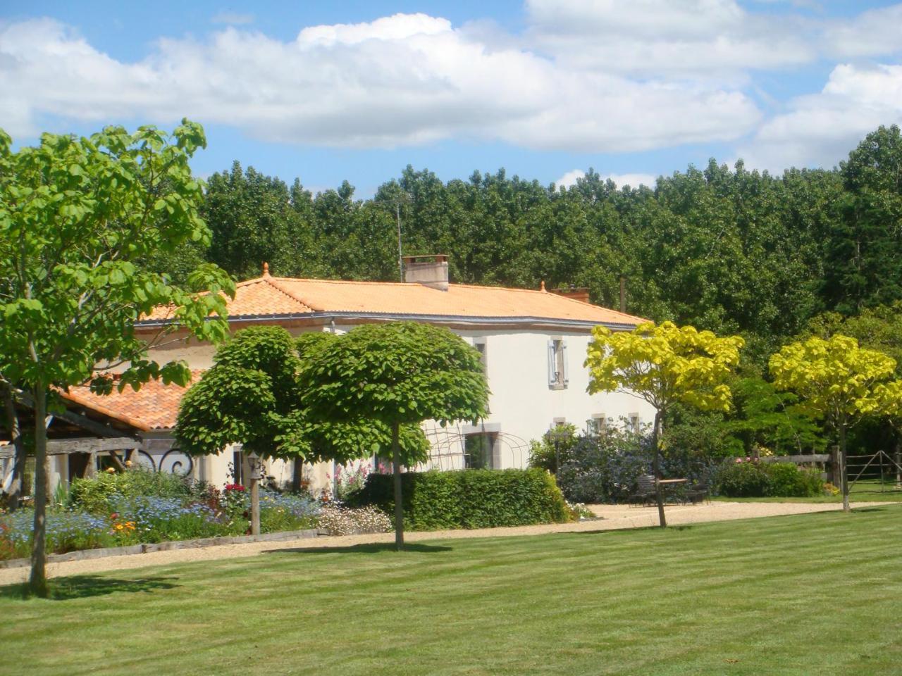 Chambres D'Hotes Au Gite De La Pommeraie Landeronde 外观 照片